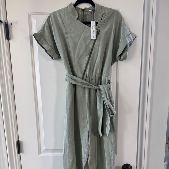 Alice + Olivia Pants - Alice + Olivia Sage Utility Jumpsuit • Size 4 • NWT